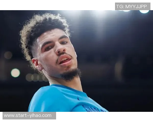 拉梅洛鲍尔第三节三分球精准发力助球队逆转拿下22分表现惊艳